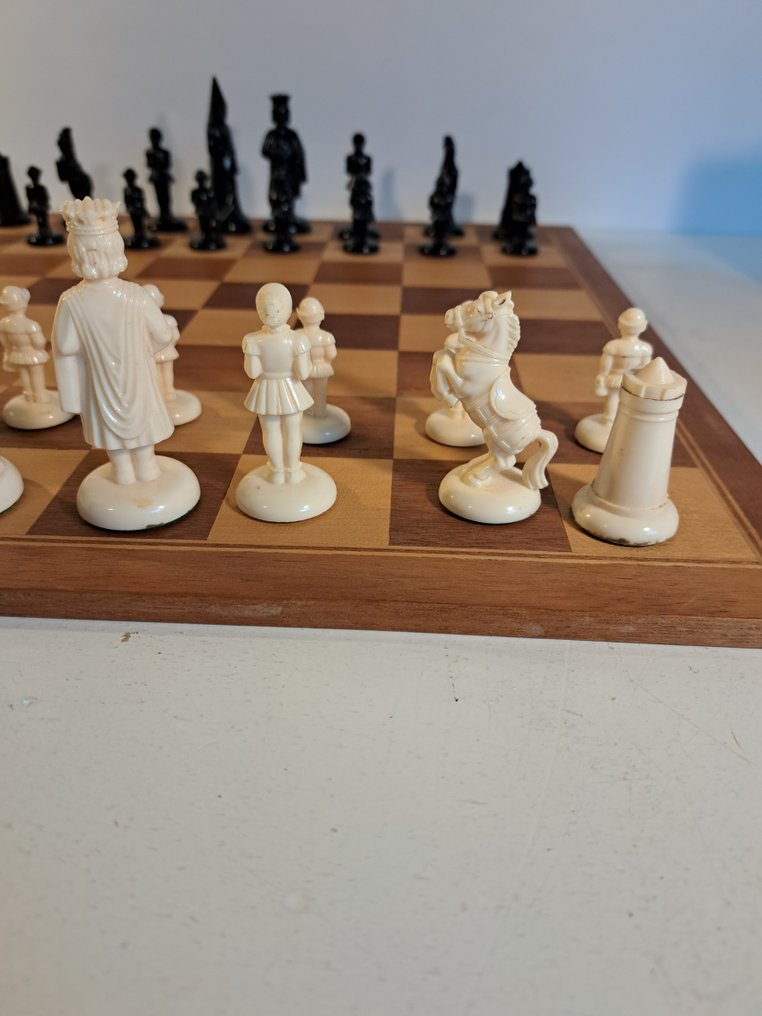 Conjunto de xadrez, Relógio de xadrez Ruhla e caixa com - Catawiki