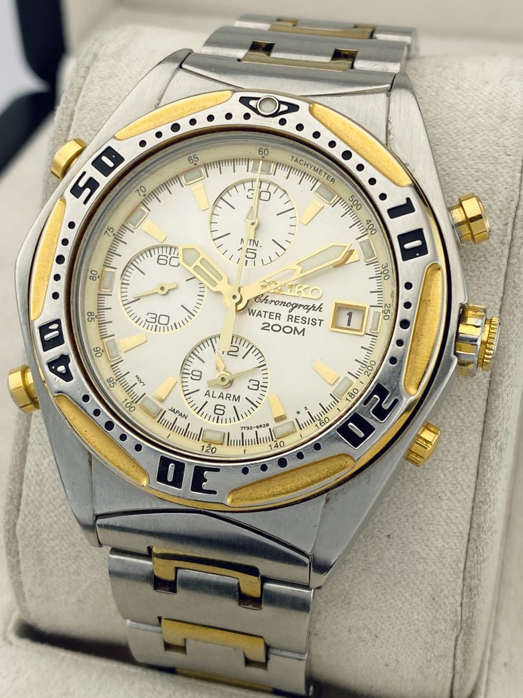 Seiko chronograph sales 200m price
