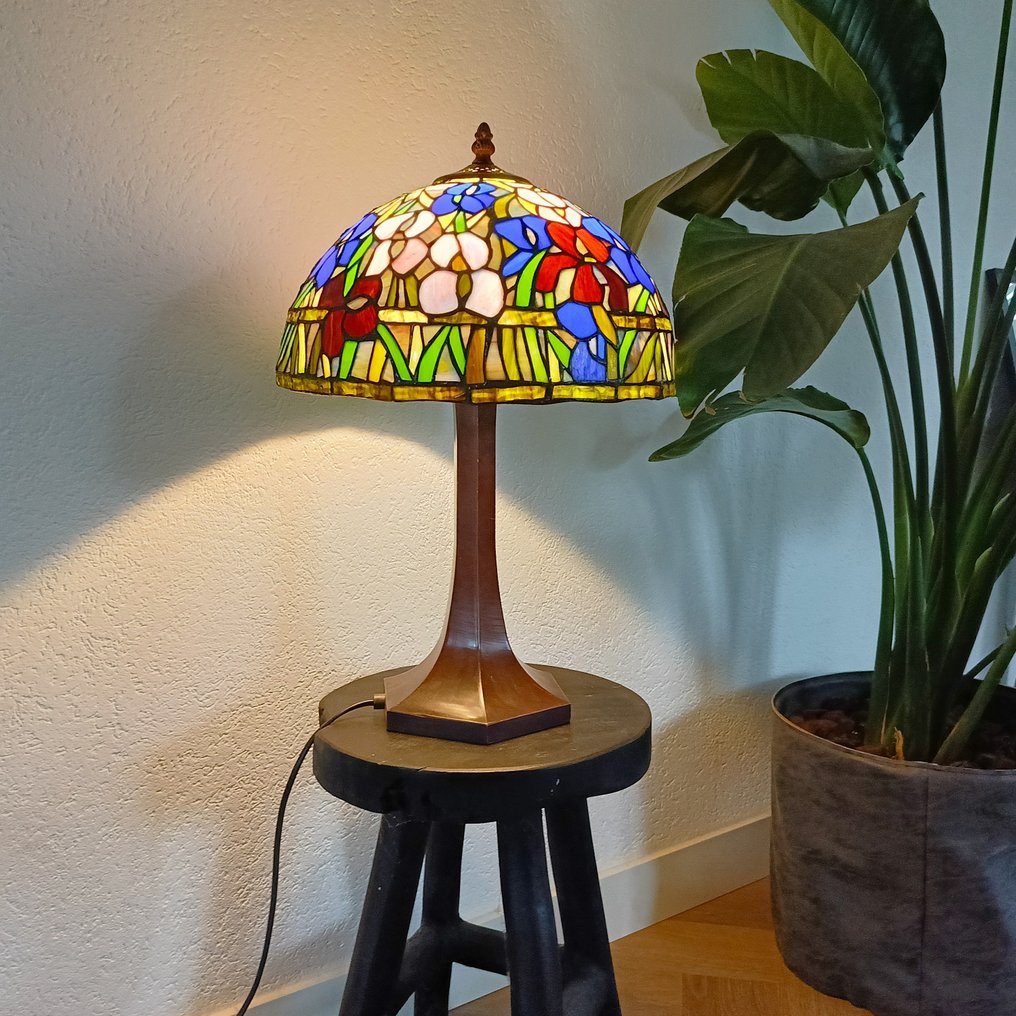 Lamp Tiffany Style glasinlood lamp Bronze, Stained glass Catawiki