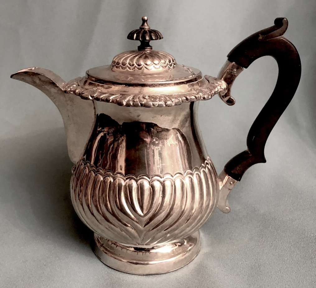 Teapot U.K. , Old Sheffield silver plated , 18th Century , III