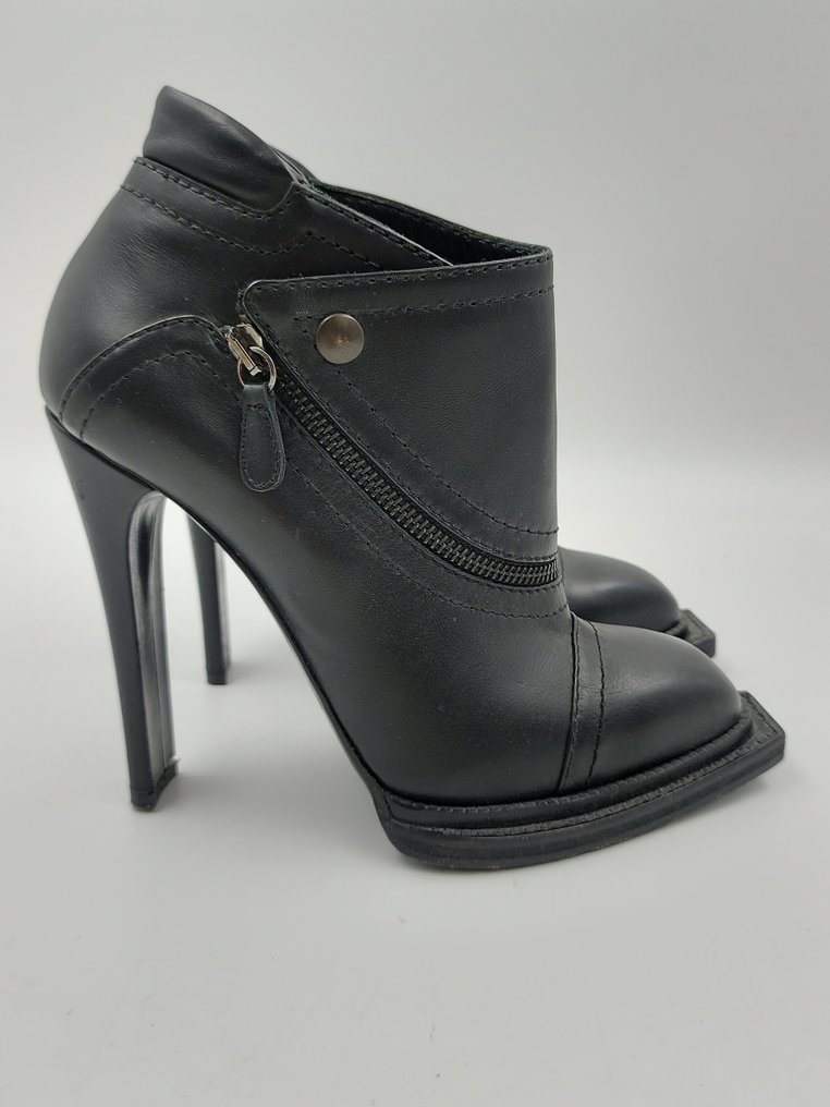 Alexander McQueen - Boots - Size: Shoes / EU 38 - Catawiki