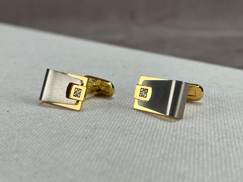 Givenchy Cufflinks & tie clip Modeaccessoarset Catawiki