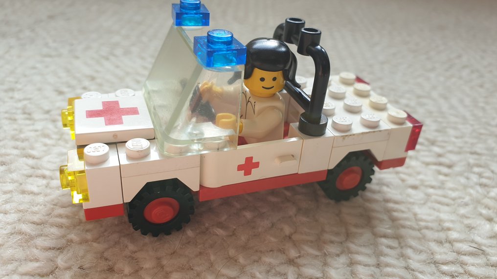 Lego best sale ambulance vintage