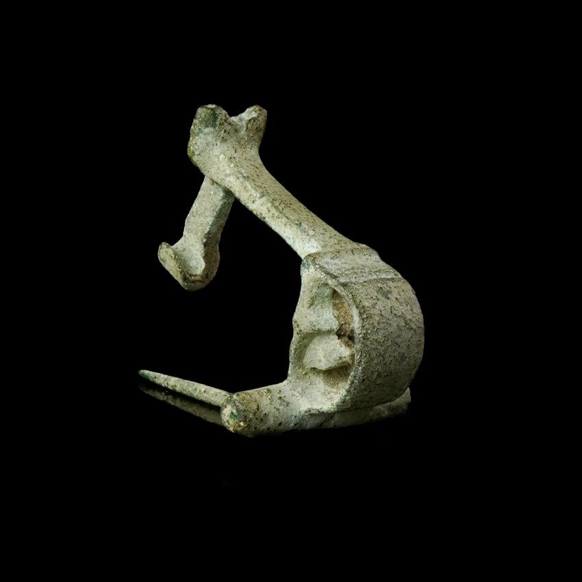 Ancient Roman Bronze 'Knee type' bow fibula Catawiki