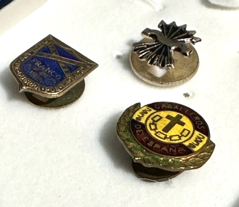 España Insignia Civil war and Blue Division, Captives, Mutilated