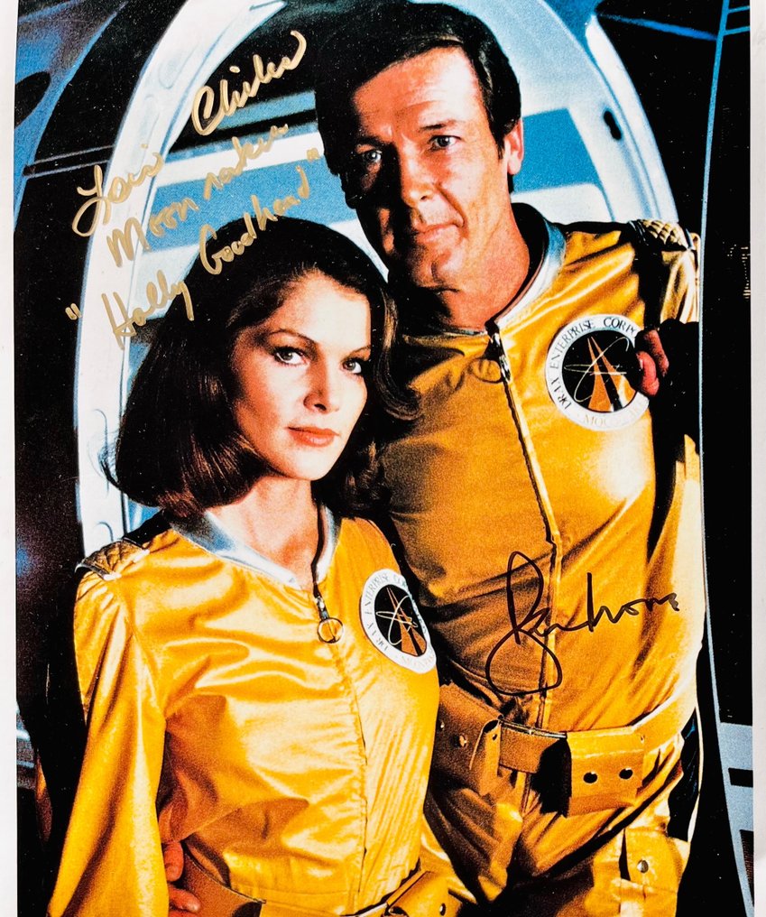 James Bond 007: Moonraker - Double signed by Roger Moore (+) and Lois ...