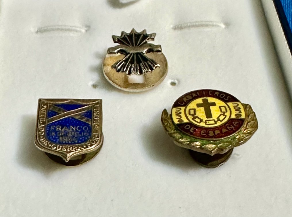 España Insignia Civil war and Blue Division, Captives, Mutilated