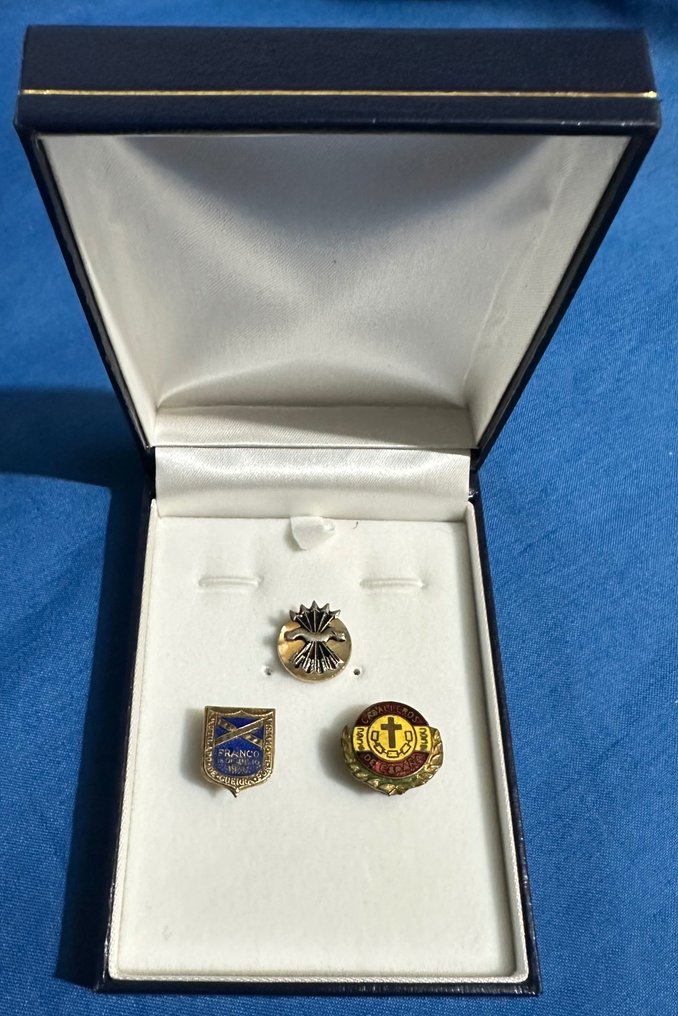 España Insignia Civil war and Blue Division, Captives, Mutilated