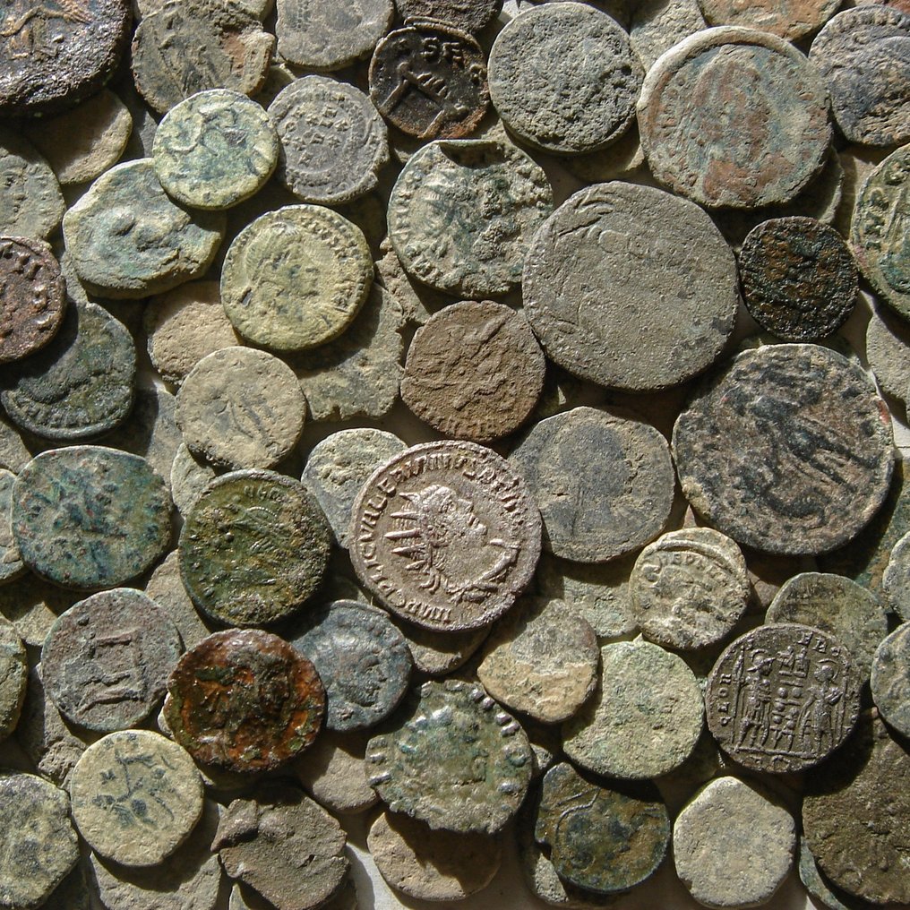Roman Empire. Lot of 150 Roman Imperial bronze coins. The lot includes ...