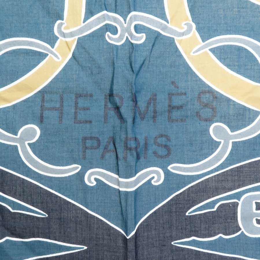 how to wear hermes shawl