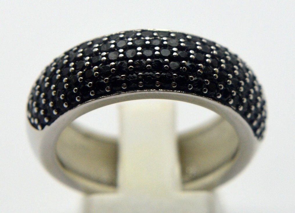 Anello spinello nero top