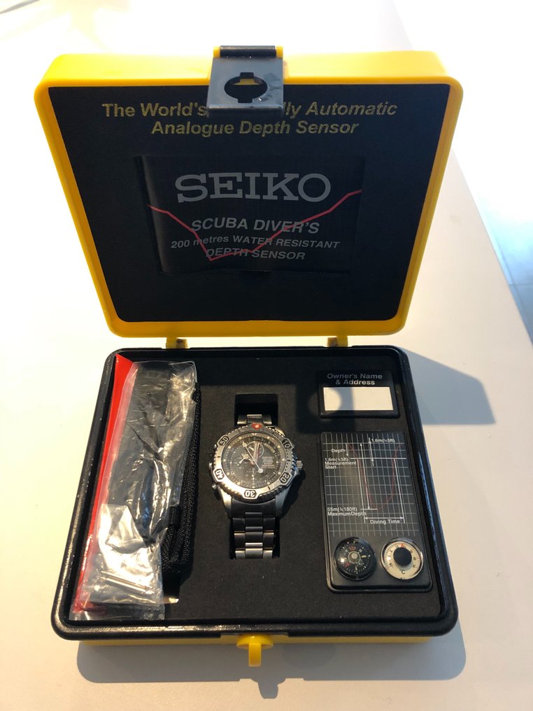 Seiko scuba diver's 200m auto start depth sensor top