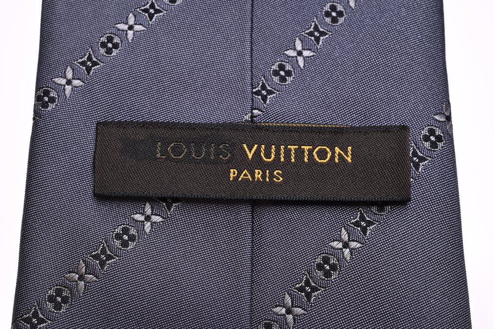 louboutin tie