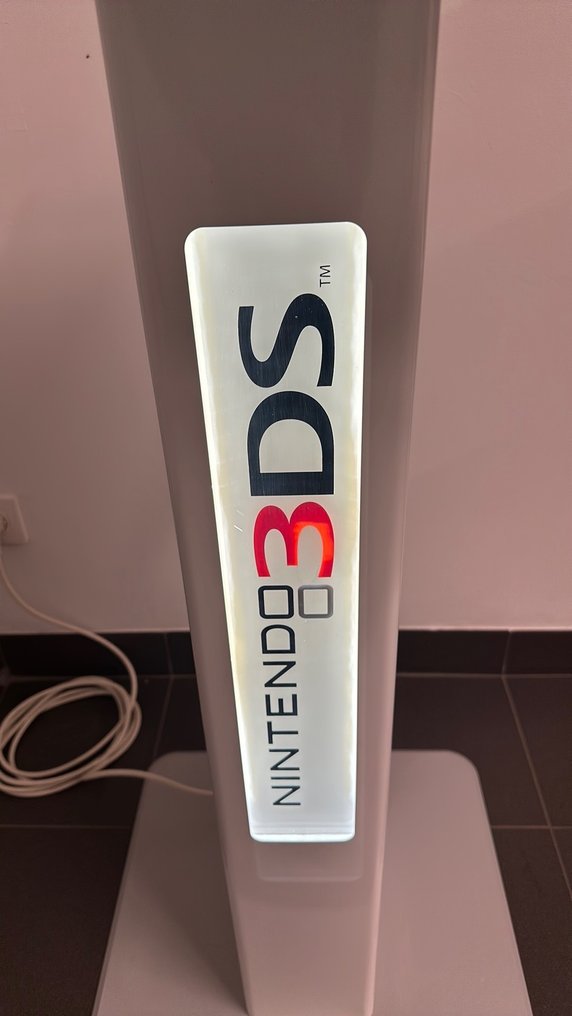 Nintendo 3DS kiosk/Display super rare item! Dubbel 3ds demo kiosk. Pal 3DS Videospill