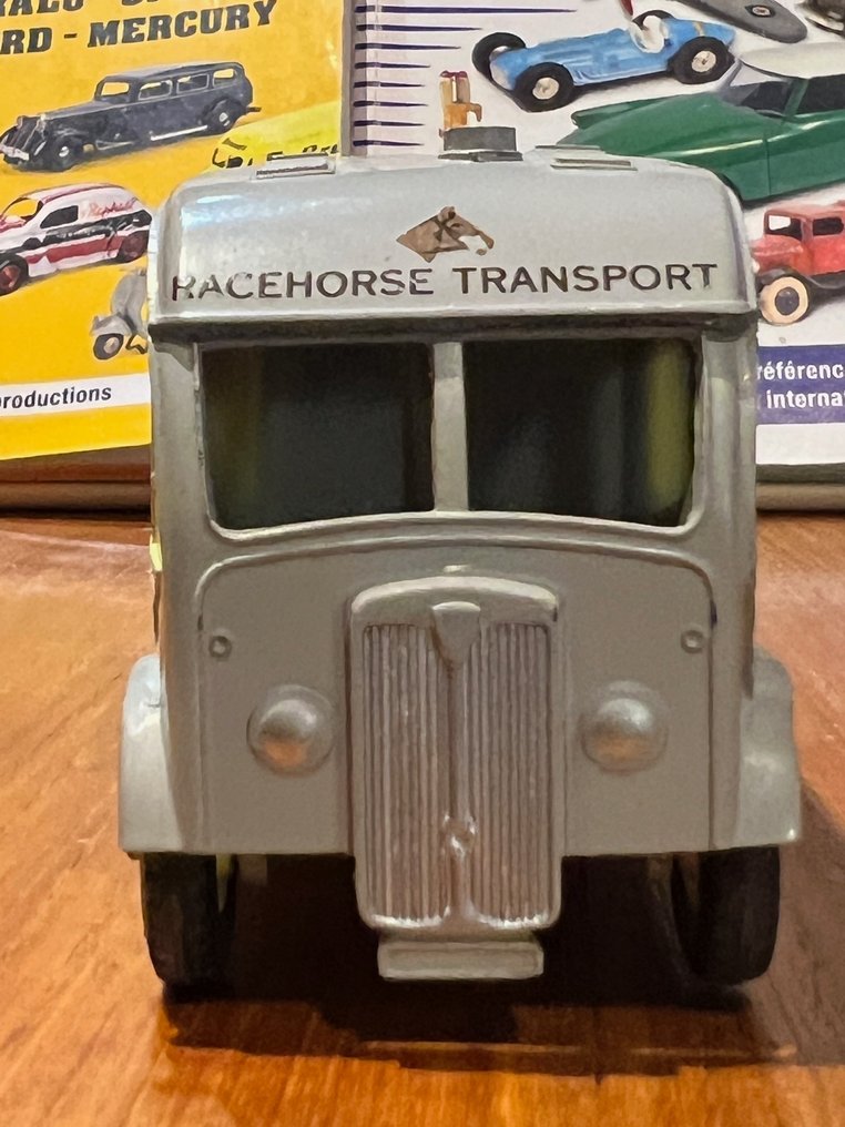 Dinky Toys 143 1 Model car Horse Box British Railway 981 n° 581