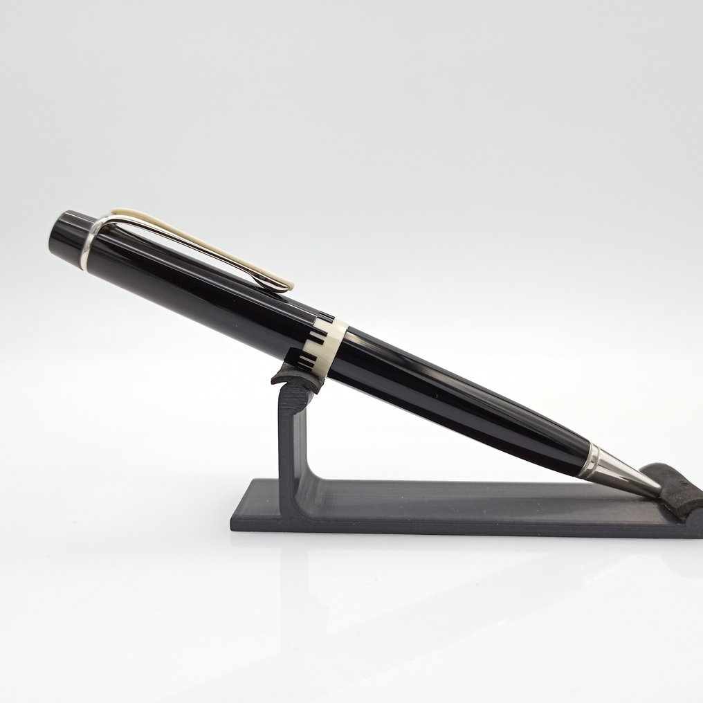 Montblanc herbert von online karajan fountain pen