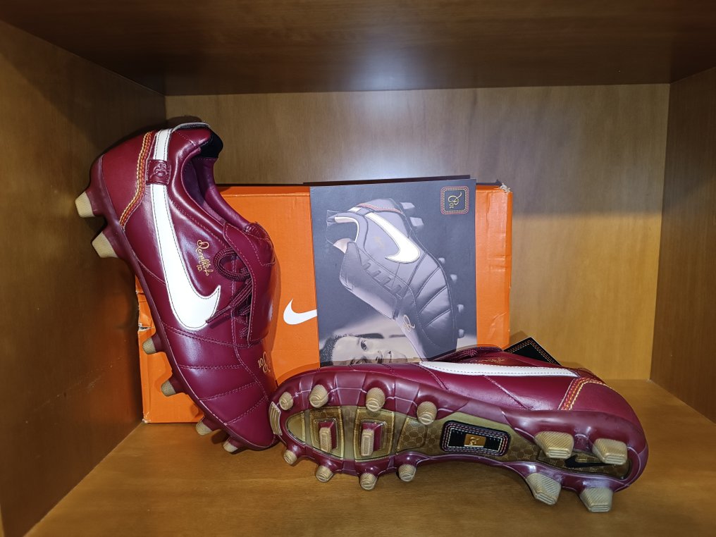Ronaldinho 1r football boots shop