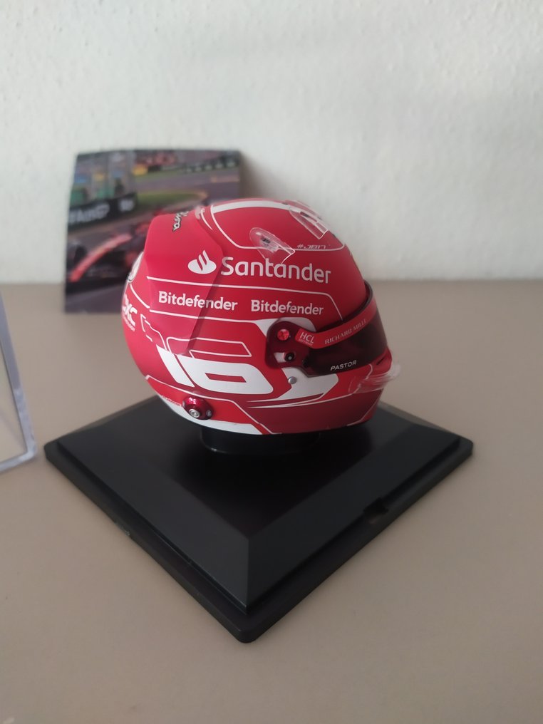 Ferrari Charles Leclerc 2023 Casque échelle 1/5 Catawiki