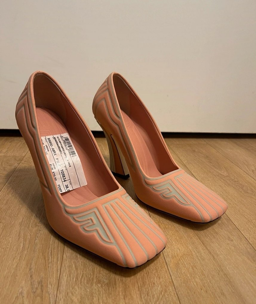 Scarpe hotsell fendi outlet