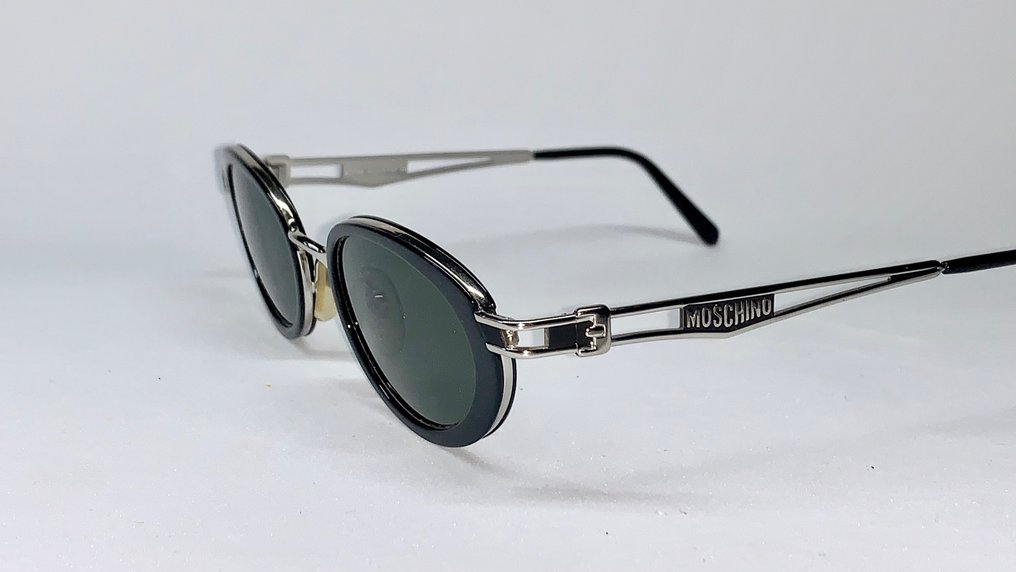 Occhiali da best sale sole moschino vintage