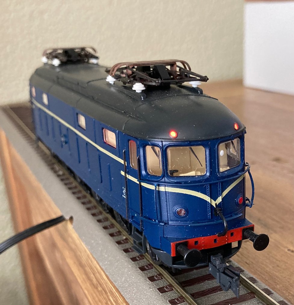 Roco H0 - 43615 - Electric locomotive (1) - Series 1000 - Catawiki