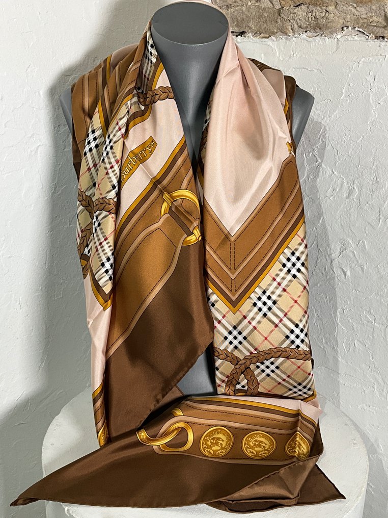 Burberry bufanda juntos shop