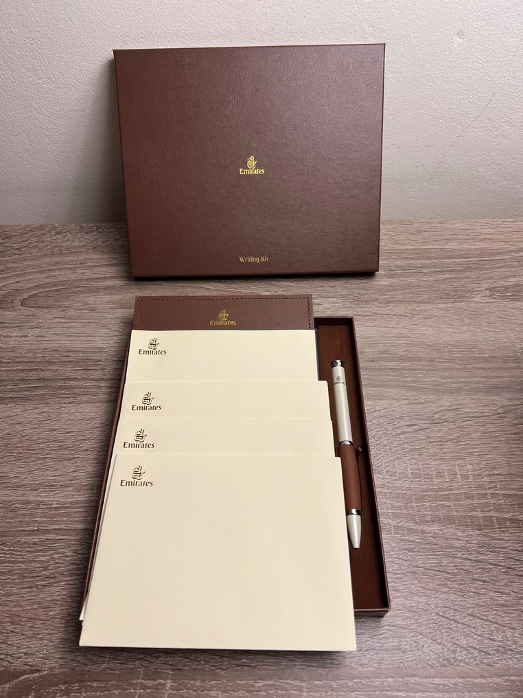 Writing slope First Class Writing Travel Kit from Emirates leather