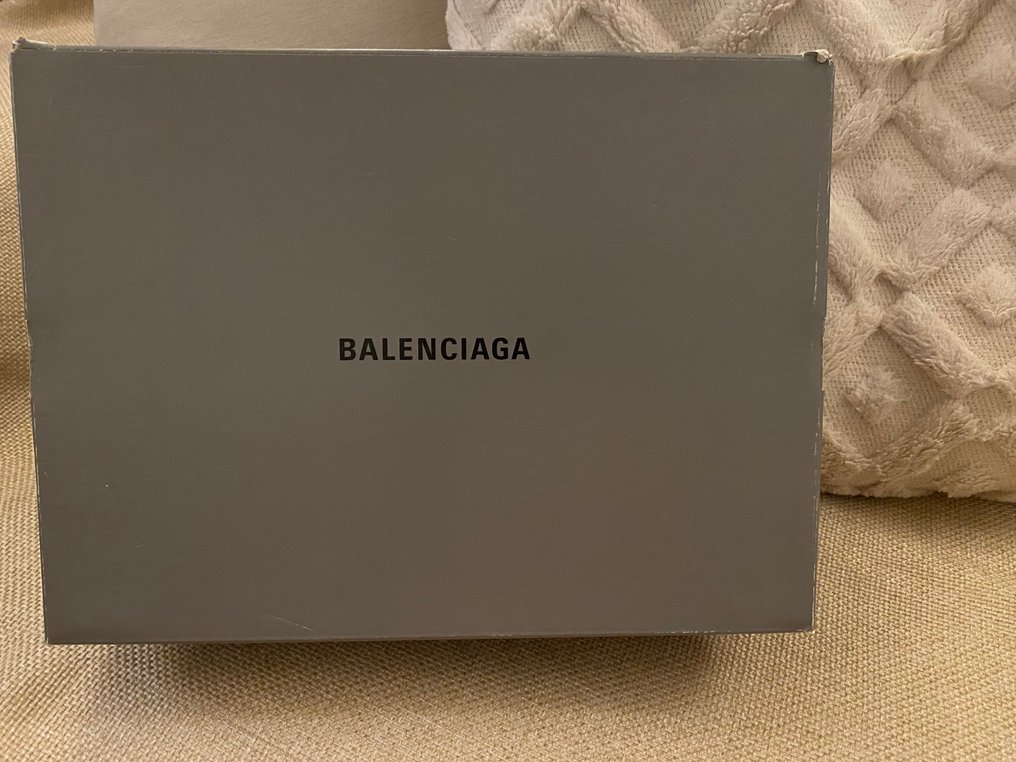 Balenciaga grey discount shoe box
