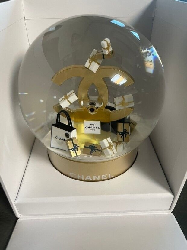 Chanel Snow globe 2023/2024 EDITION Snow Globe VIP Christmas Gift