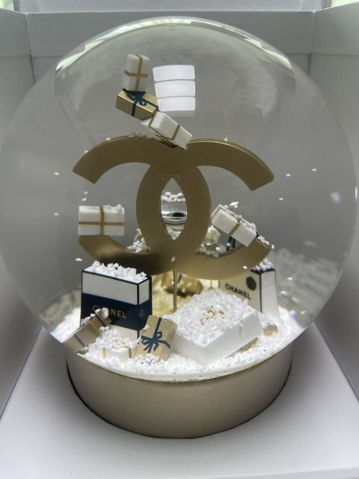 Chanel Snow globe 2023/2024 EDITION Snow Globe VIP Christmas Gift
