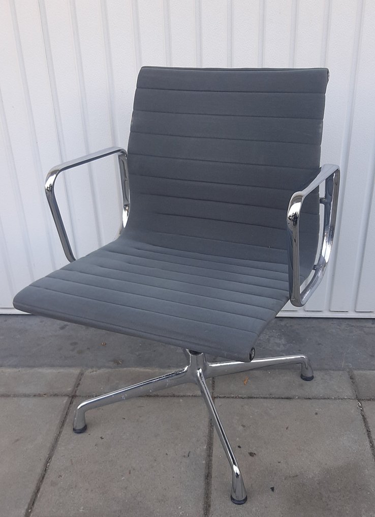 Vitra Charles Eames Armchair 1 EA 108 Aluminium Hopsack