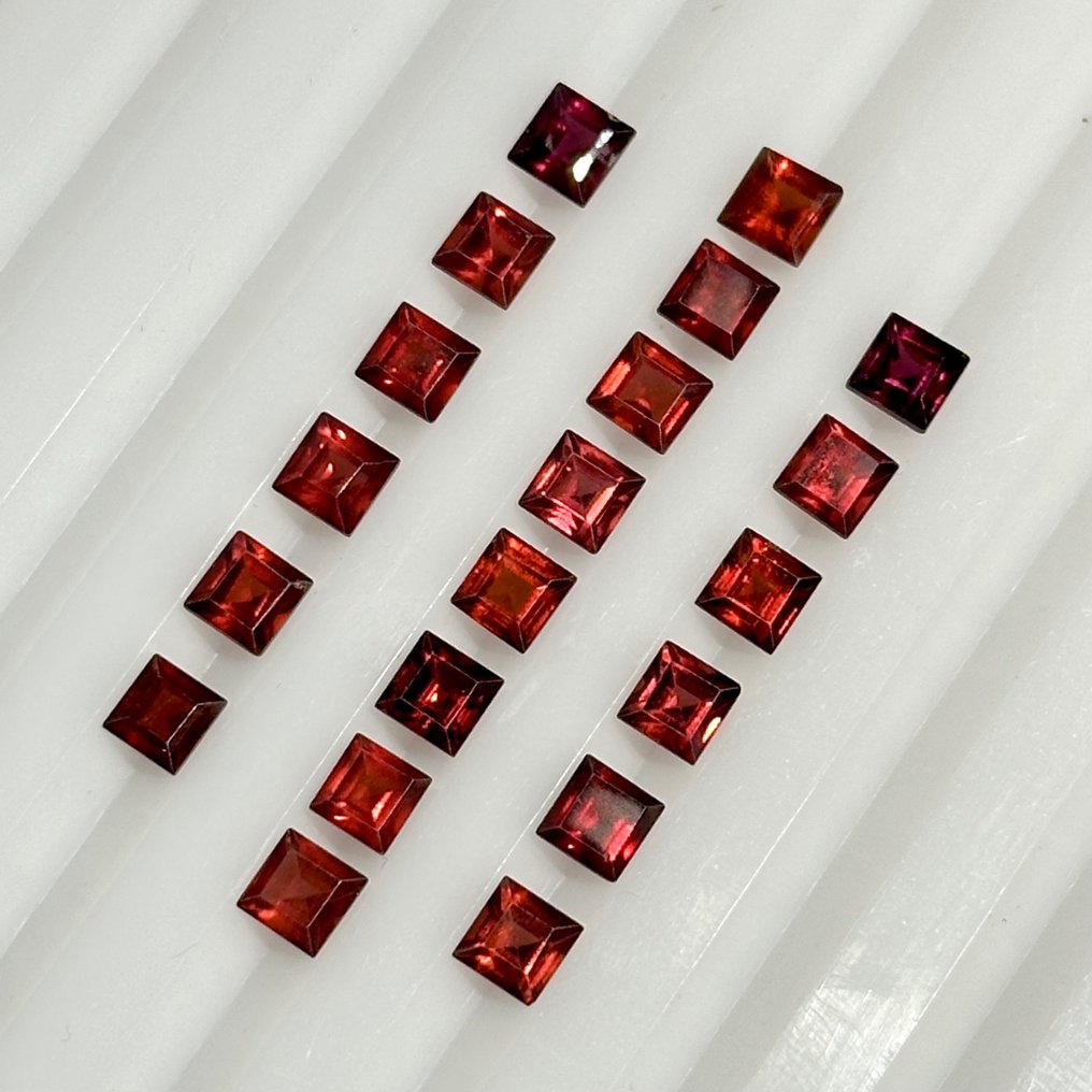 20 pcs Red Garnet - 10.34 ct - Catawiki