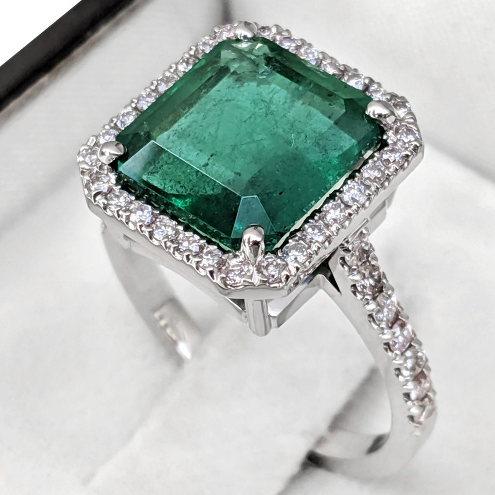 1 carat of emerald price hot sale