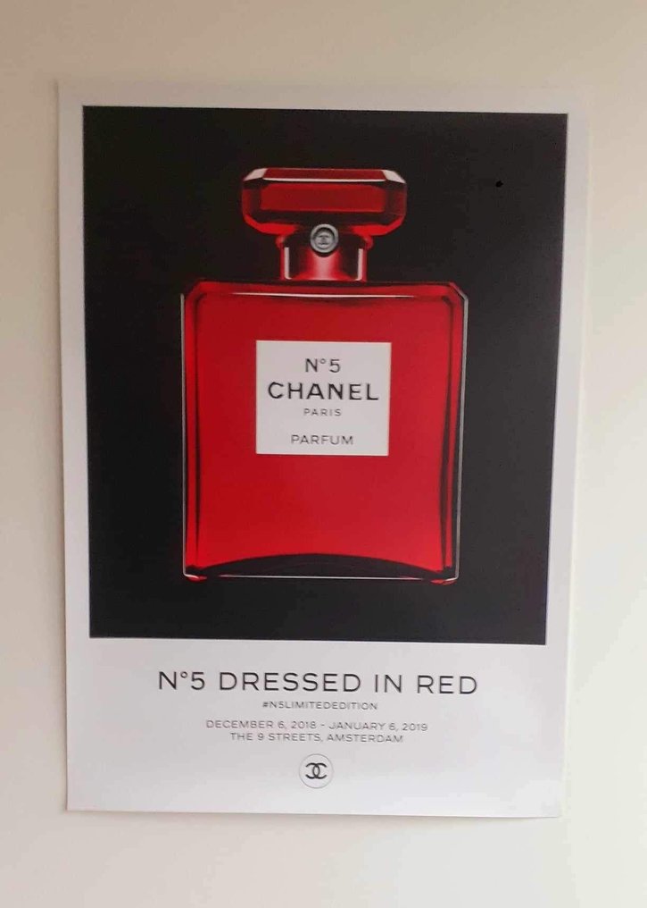 Chanel - Numéro 5 dressed in red - 2010s - Catawiki