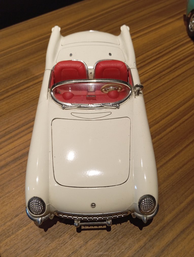 Bburago 1:18 - 5 - Pienoismalliavoauto - Corvettes C1 , C2 , C3 ,C4, C5 ...