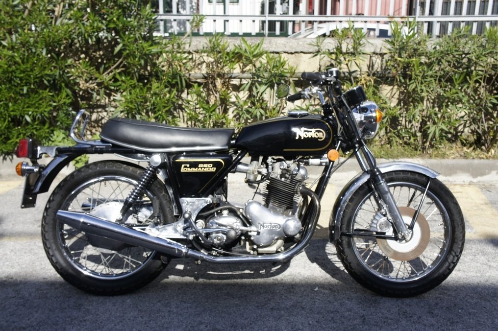 Norton shop commando roadster