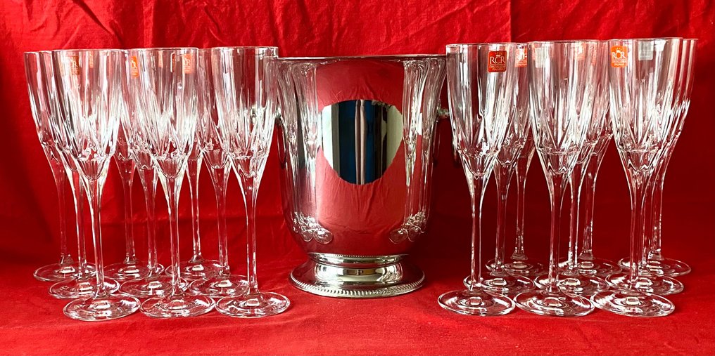 RCR Cristalleria Artistica La Piana, Guy Degrenne Drinkservies (19) Service de 18 flûtes à