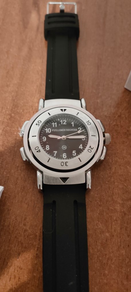 Montre boussole vuillemin regnier 2025