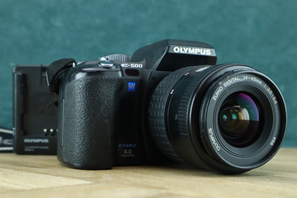 Olympus E500 + Zuiko digital 1445mm 3,55,6 Digital reflex camera