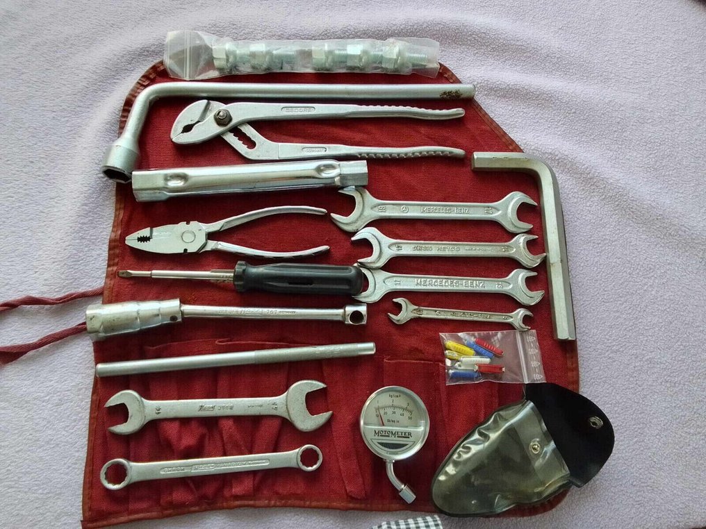 Car part (1) MercedesBenz Mercedes Benz tool kit w107 w113 sl