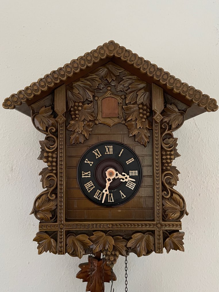Bahnhause cuckoo clock Hubert Herr, Triberg Wood Catawiki Bahnhause cuckoo clock Hubert Herr, Triberg Wood Catawiki