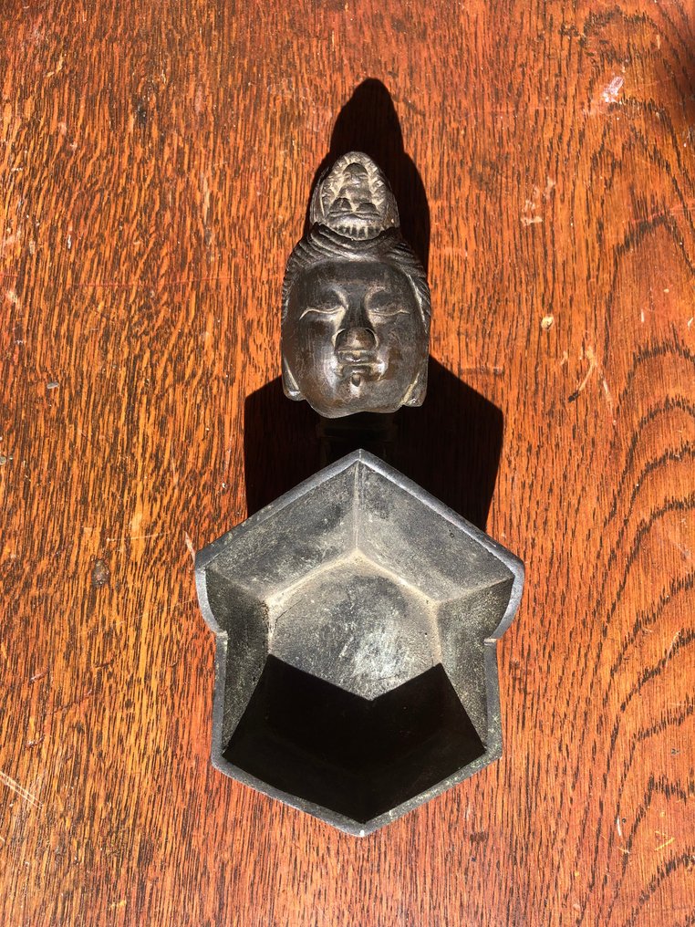 iron (1) Cast iron China First half 20th century Catawiki