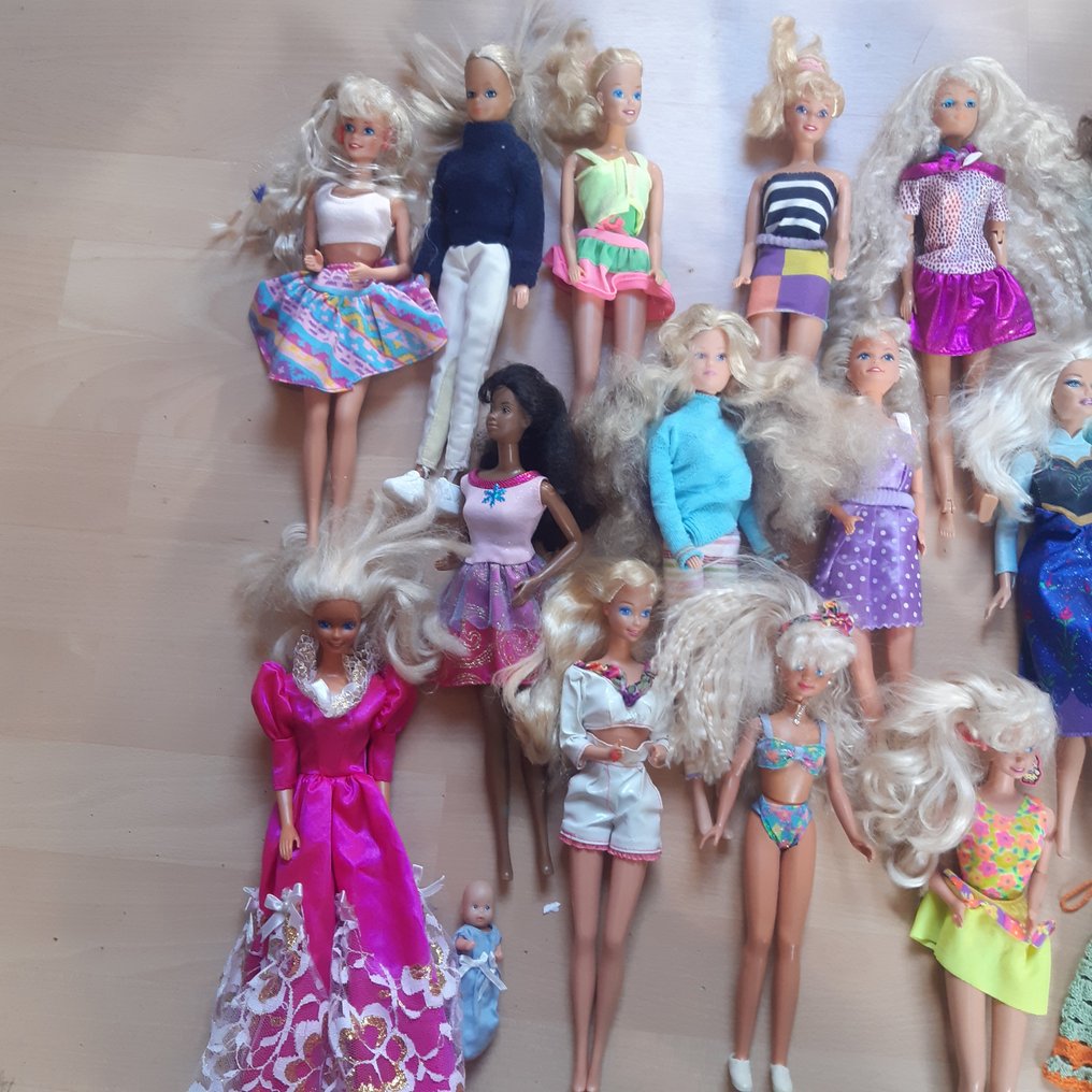 Interesseren bagage Terug, terug, terug deel Mattel, Simba en Disney - 18 (Barbie) dolls - 1980-1989 - - Catawiki