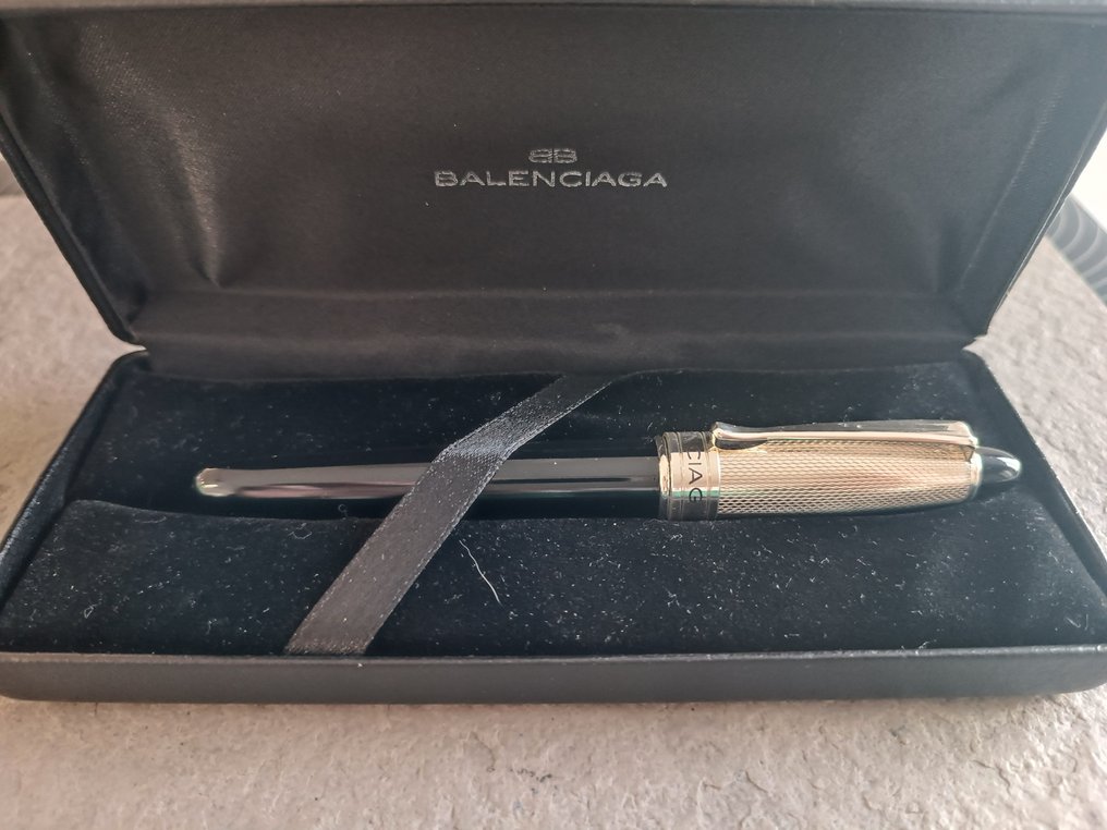 - Pluma Balenciaga Classic - Fountain pen