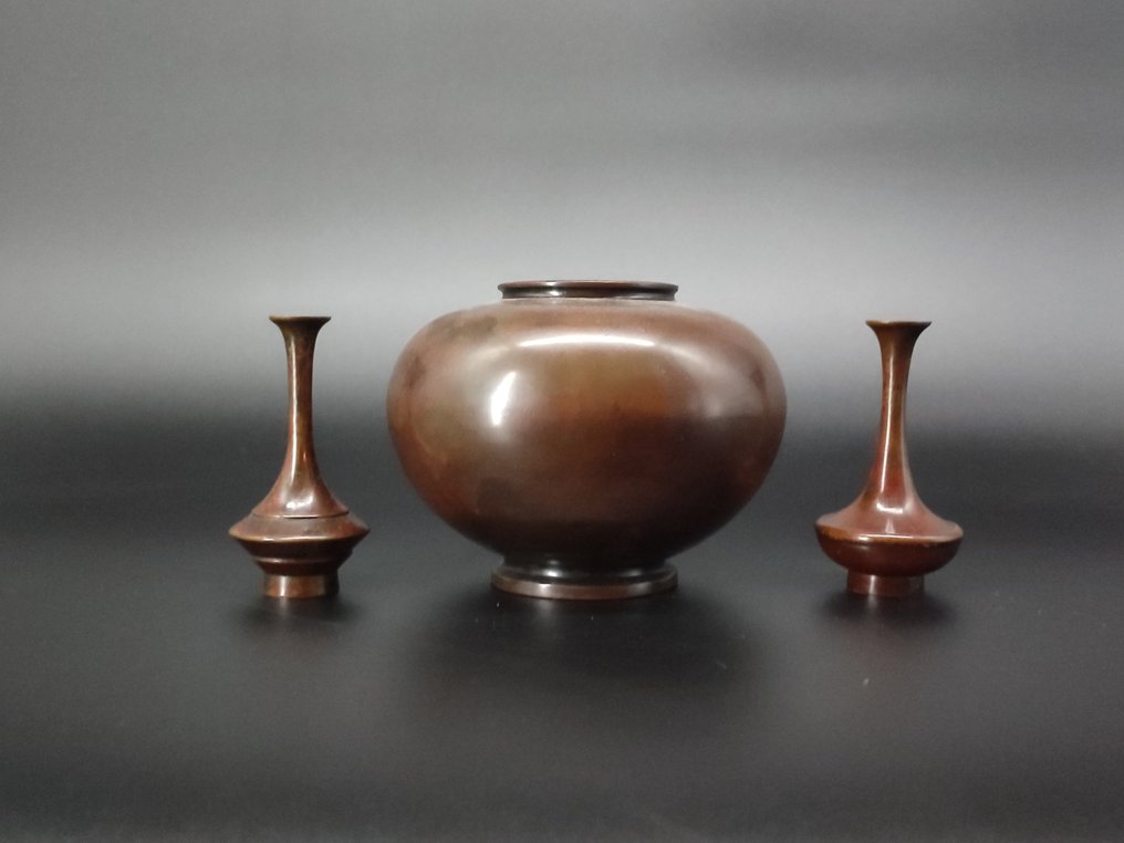 ikebana vase and two miniature vases (3) Bronze Japan Catawiki