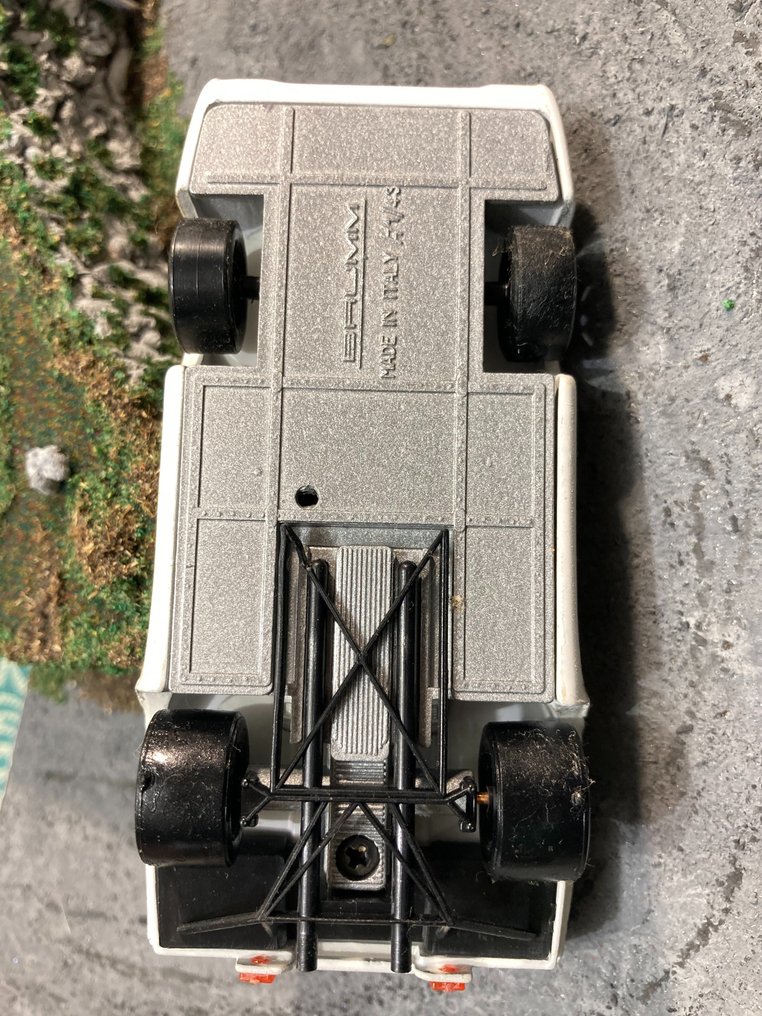 Altro - 1:43 - Diorama competizione su strada auto con 2 - Catawiki