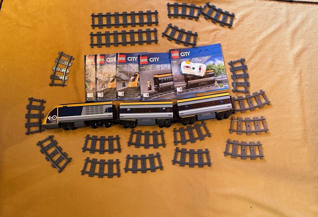 Lego - City - 60197 - LEGO trein met treinsporen - - Catawiki
