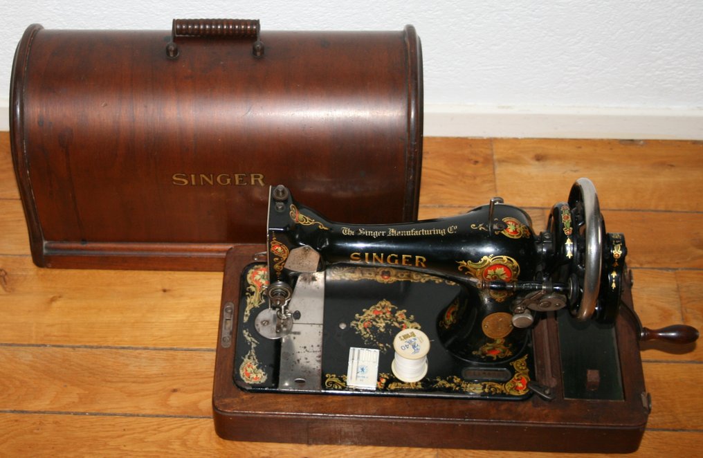 Singer 128K - varrógép porvédővel, 1923 - Fa, Vas - Catawiki