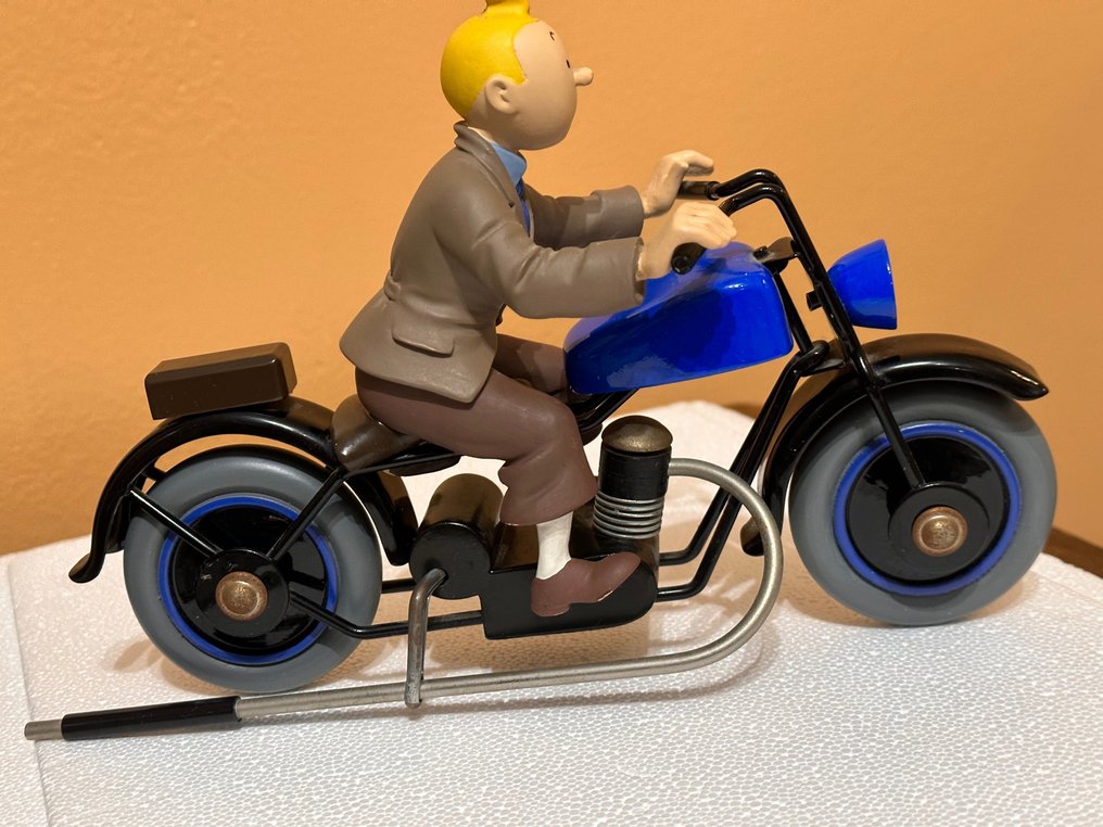 Tintin - Statuette Aroutcheff - Tintin à moto (version - Catawiki