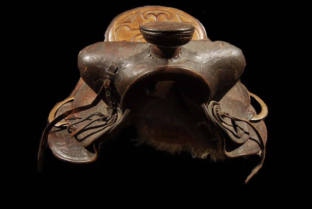 Very ancient horse saddle 70 CM x 60 CM Wood United Catawiki